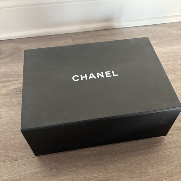 Chanel box - Picture 3 of 3